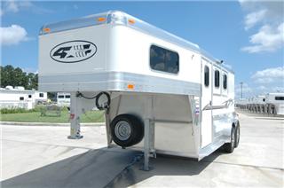  4 Star Trailers - Horse Trailers, Living Quarters, and Livestock Trailers