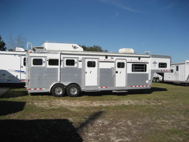 2005 C and C Trailers 12' LQ 3 Horse